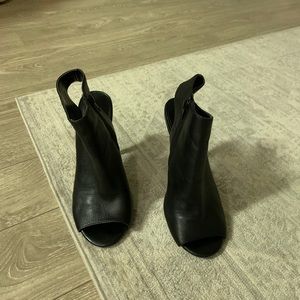 Steve Madden black leather peep toe heels